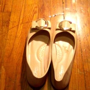 Cream flats